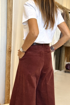 PANTALON MALIBU CORDEROY FW25 BORDO - tienda online