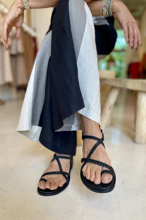 OJOTA FINCHU TRENZAS NEGRO - comprar online