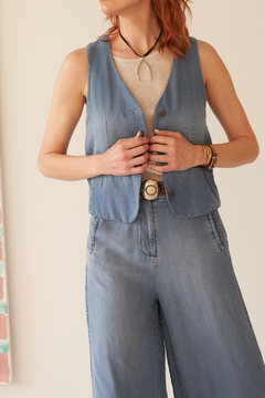 Imagen de CHALECO PIPPA TENCEL AZUL