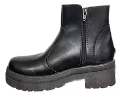 BORCEGO CON TACO Y CIERRE LATERAL ART-410 NEGRO