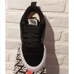 VANS KNU LINEA NEGRA en internet