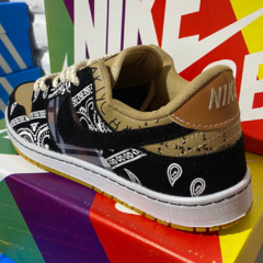 DUNK LOW TRAVIS SCOTT en internet
