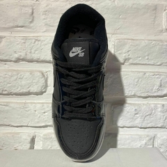 DUNK LOW CHAROL NEGRO en internet