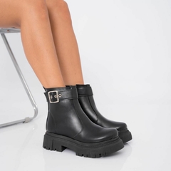 BORCEGO CON HEBILLA Y CIERRE LATERAL ART-960 NEGRO - comprar online