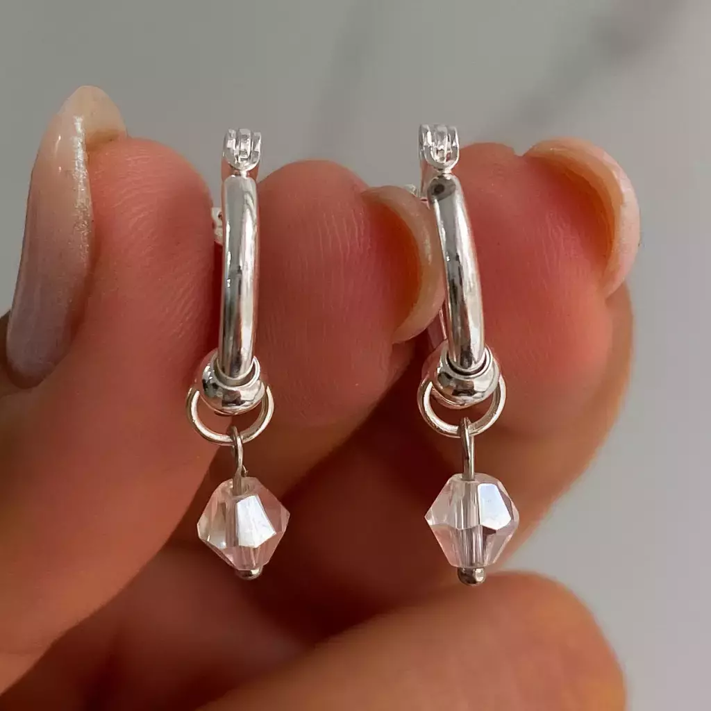 Aros argolla acero blanco con dijes cristal