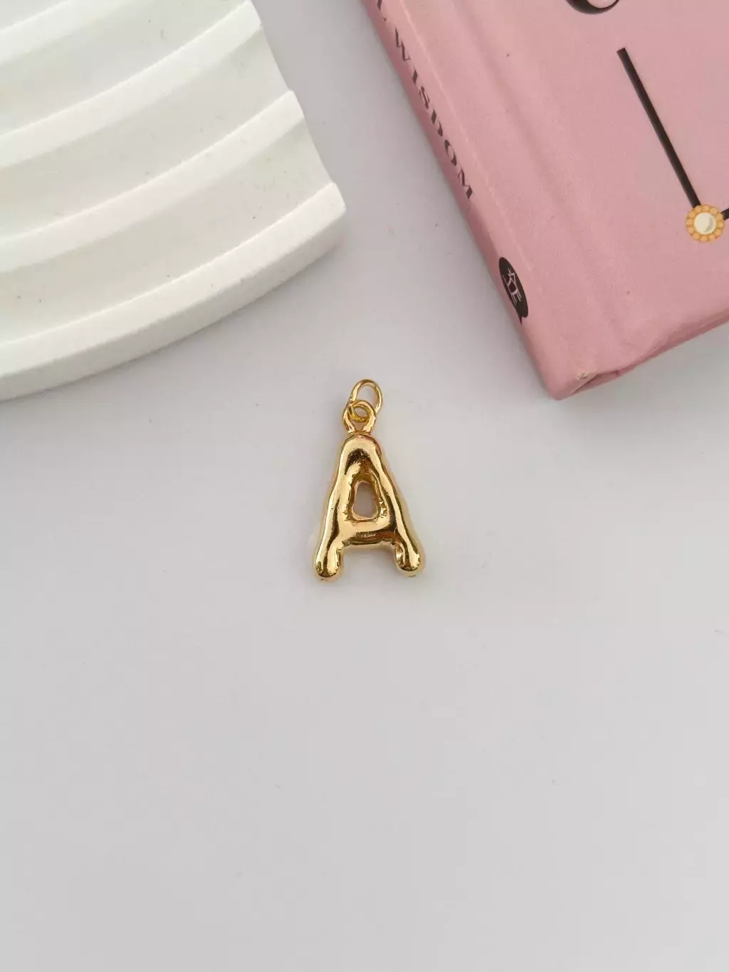 Dije letra A inflada acero dorado