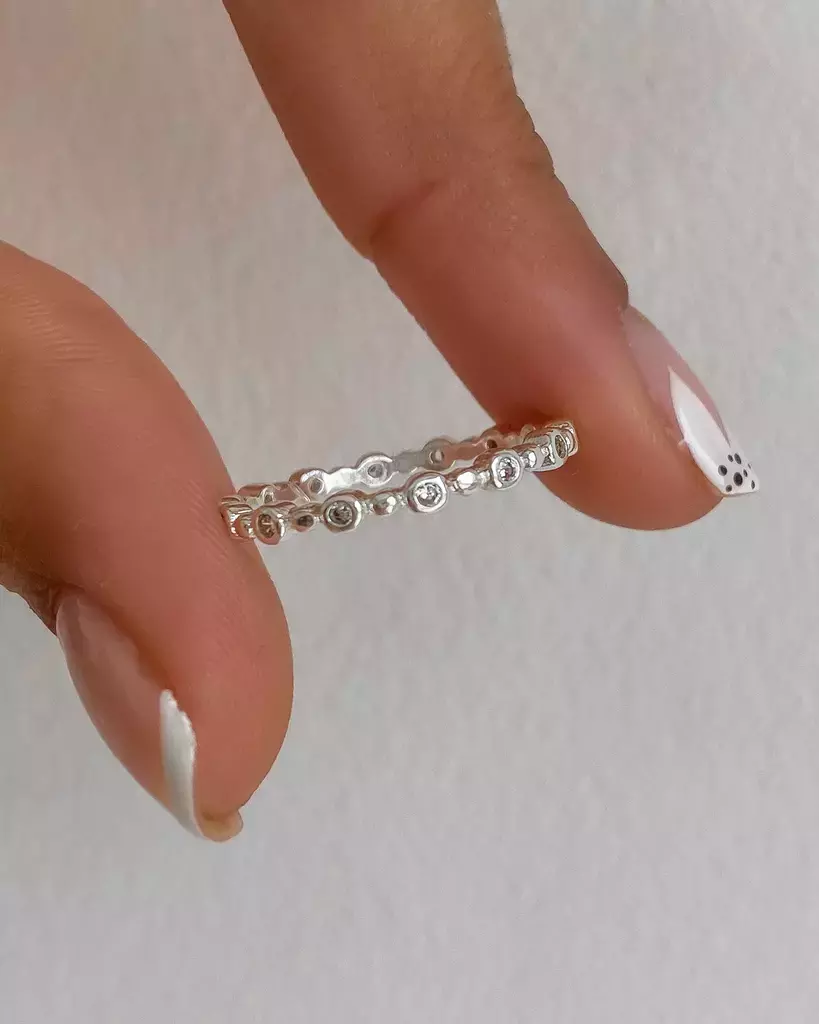 Anillo bañado en oro Pointing