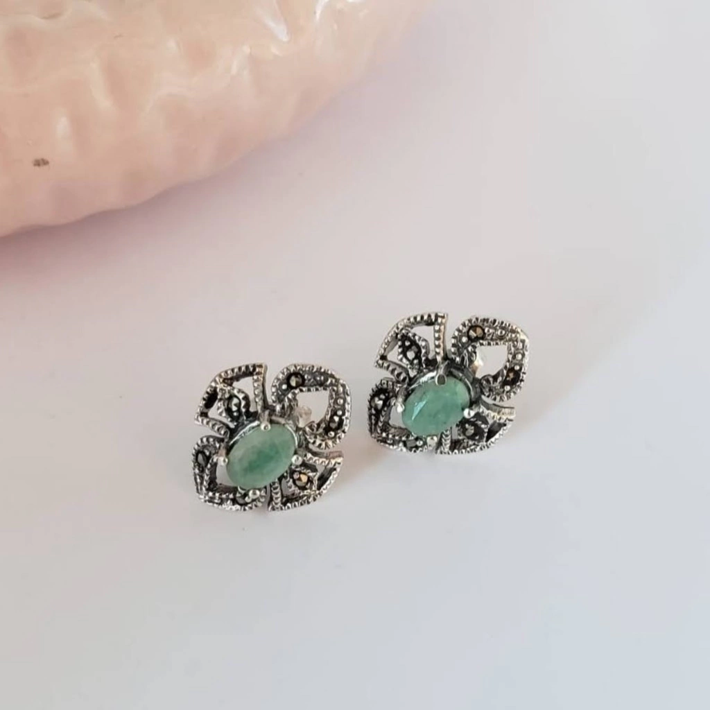 Aros flor plata y raíz de esmeralda
