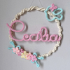 Porta Maternidade Tricotin Cecília + Arco Macramê + Flores e Passarinho