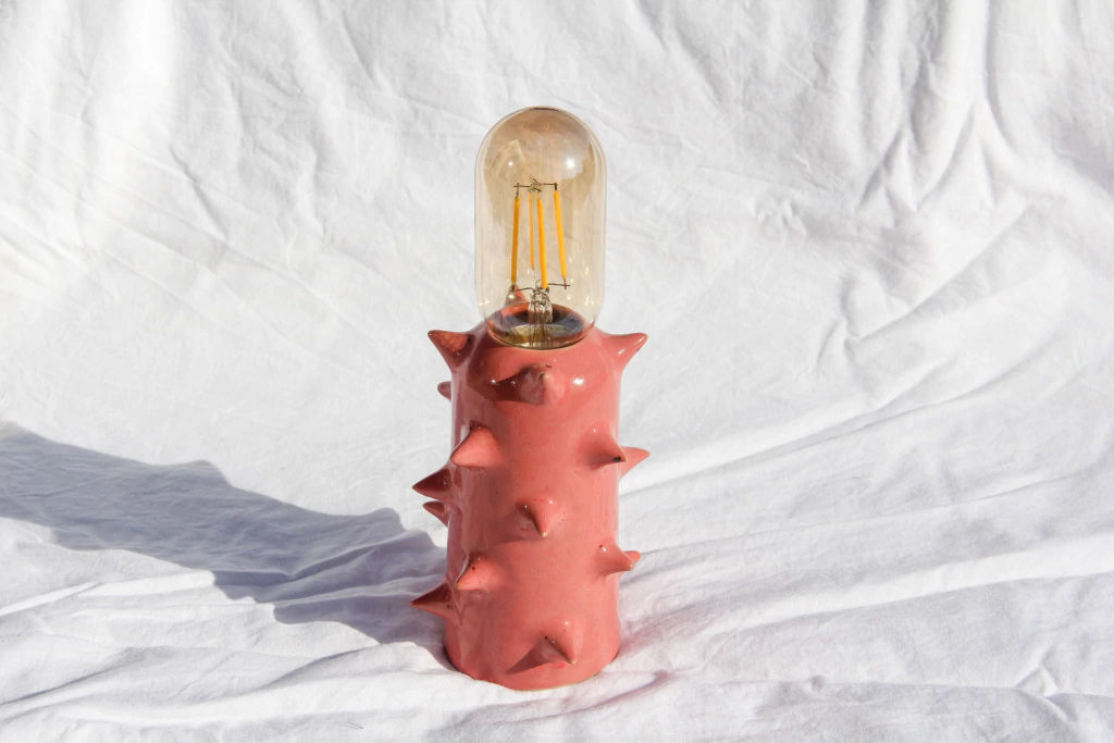abajur spikes rosa 〰 bazar