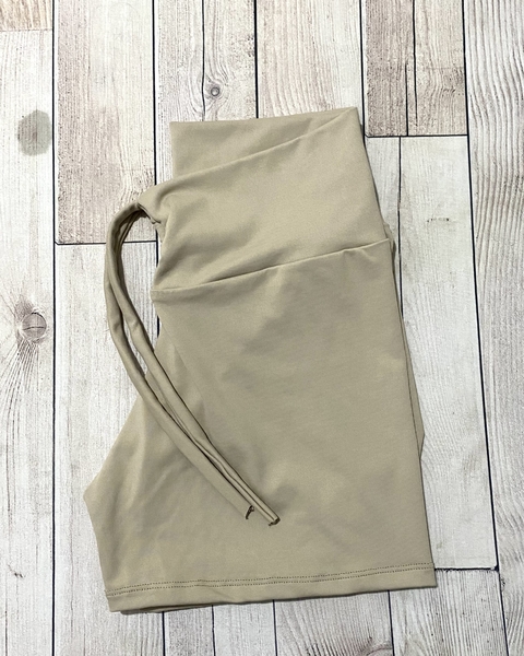 SHORT CROSS COM LAÇO MARFIM