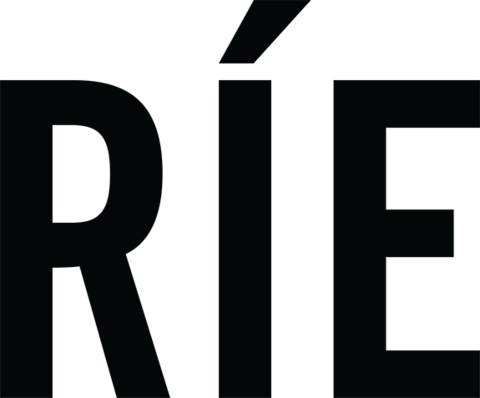 Ríe