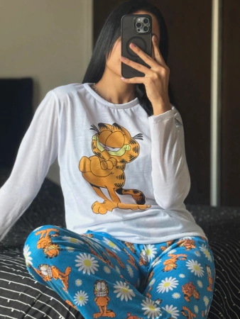 PIJAMA LARGO GARFIELD FLORES (MANGA CORTA) - comprar online