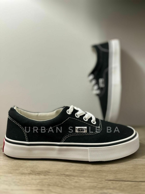 Zapatilla urbana vns negra lisa