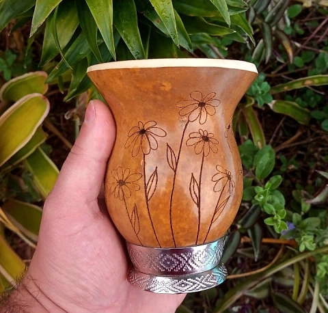 Cuia Porongo Gravação 360° Pé de Ferro " Flores " 31
