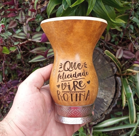 Cuia Porongo Pé de Metal " Que felicidade vire rotina "