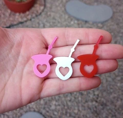 Kit 3 Peças Enfeites de Acrílico para Chimarrão " Cuia Coração " n6