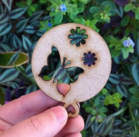 Marcador de MDF para Chimarrão " Borboleta Margaridas "