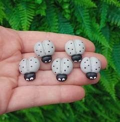Kit 5 Peças Mini Enfeite " Joaninhas Cinza "