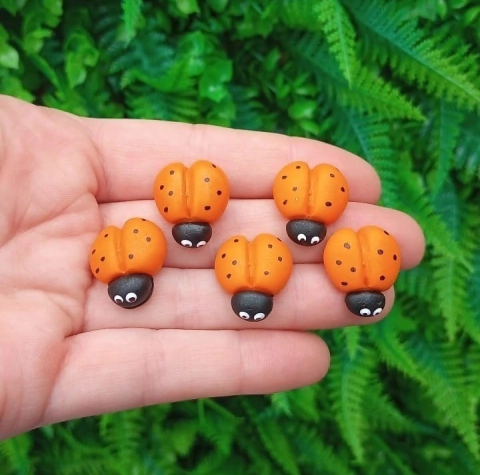 Kit 5 Peças Mini Enfeite " Joaninhas Laranja "