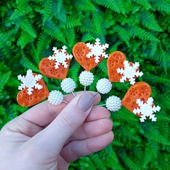 Kit 5 Enfeites " Coração com Neve na Pérola " Laranja