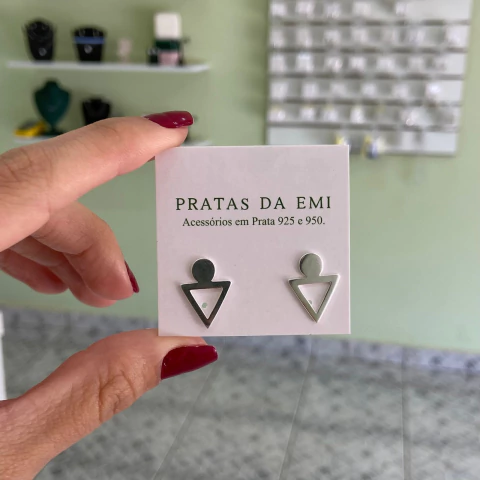 Brinco Triângulo Vazado - comprar online