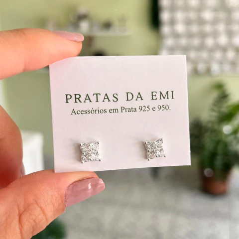 Brinco Flor Cravejado - comprar online