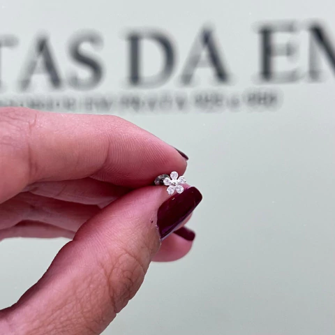 Piercing Flor Pequena Cravejada - comprar online