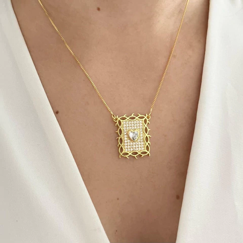 Colar Placa cravejada banhado a ouro - comprar online