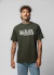 Camiseta Von Dutch Logo Signature Verde Militar - Modelagem Regular