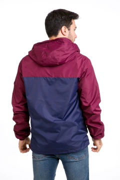 706 - Campera Running combinada en V con capucha, tipo rompevientos - comprar online
