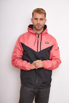 706 - Campera Running combinada en V con capucha, tipo rompevientos