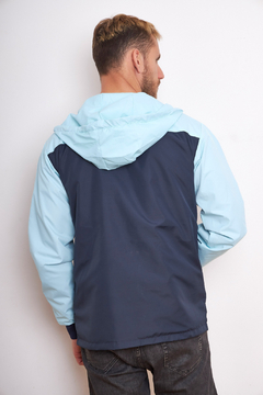 775SE - Campera liviana Talle Super Especial combinada con capucha