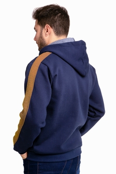 Imagen de 826 - Campera Frisa Vivo en Manga, Con Capucha