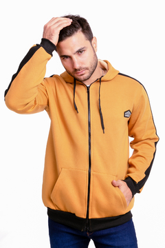 826 - Campera Frisa Vivo en Manga, Con Capucha