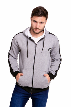 826 - Campera Frisa Vivo en Manga, Con Capucha