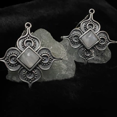 Brincos Éowyn (Pedra da Lua)