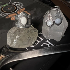 Brincos Kings of Gondor (Pedra da Lua) - comprar online