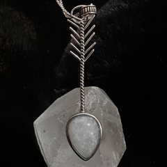 Colar The Arrow (Pedra da Lua)