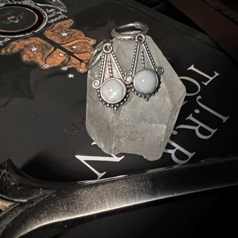 Brincos Kings of Gondor (Pedra da Lua)