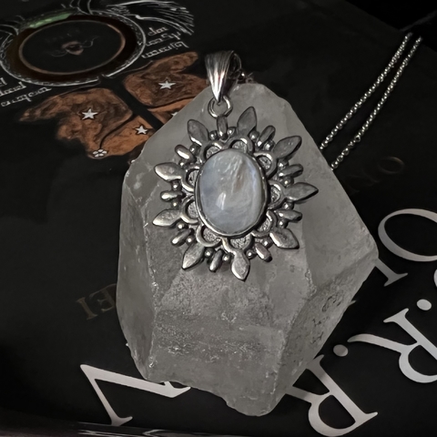 Colar Light of Eärendil (Pedra da Lua)