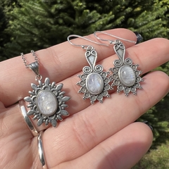 Brincos Light of Eärendil (Pedra da Lua) - Highlander Store BR