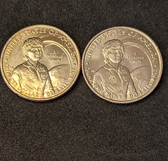 2604 - Duas moedas dos Estados Unidos - Quarter Dólar 2022 - Dr. Sally Ride - P e D