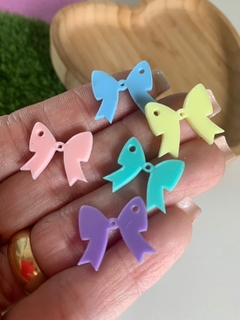 PINGENTE LAÇO CORES CANDY (2CM)- 5 UNIDADES