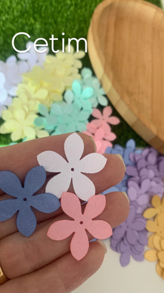 FLOR 5 PONTAS COM FURO EM CETIM (3CM)- 20 UNIDADES - comprar online