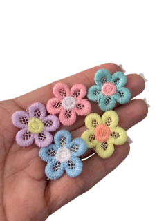 FLORZINHA BORDADA CORES CANDY (2,8CM)- 5 UNIDADES SORTIDAS
