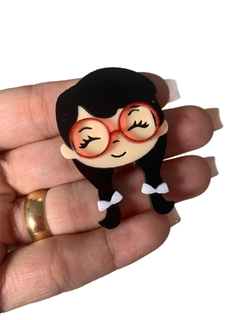 ESTUDANTE IV CABELO PRETO ÓCULOS VERMELHO (ROSTINHO)- UNIDADE