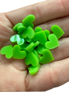 MINI CORAÇÃO EM ACRÍLICO VERDE (12MM)- 50 UNIDADES