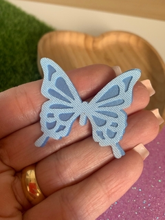 BORBOLETA EM TECIDO AZUL CLARO MODELO III (4,5CM)- 6 UNIDADES/12 CORTES na internet