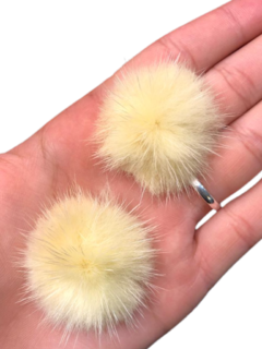 POMPOM ACHATADINHO AMARELO CLARO (4,5CM)- 2 UNIDADES